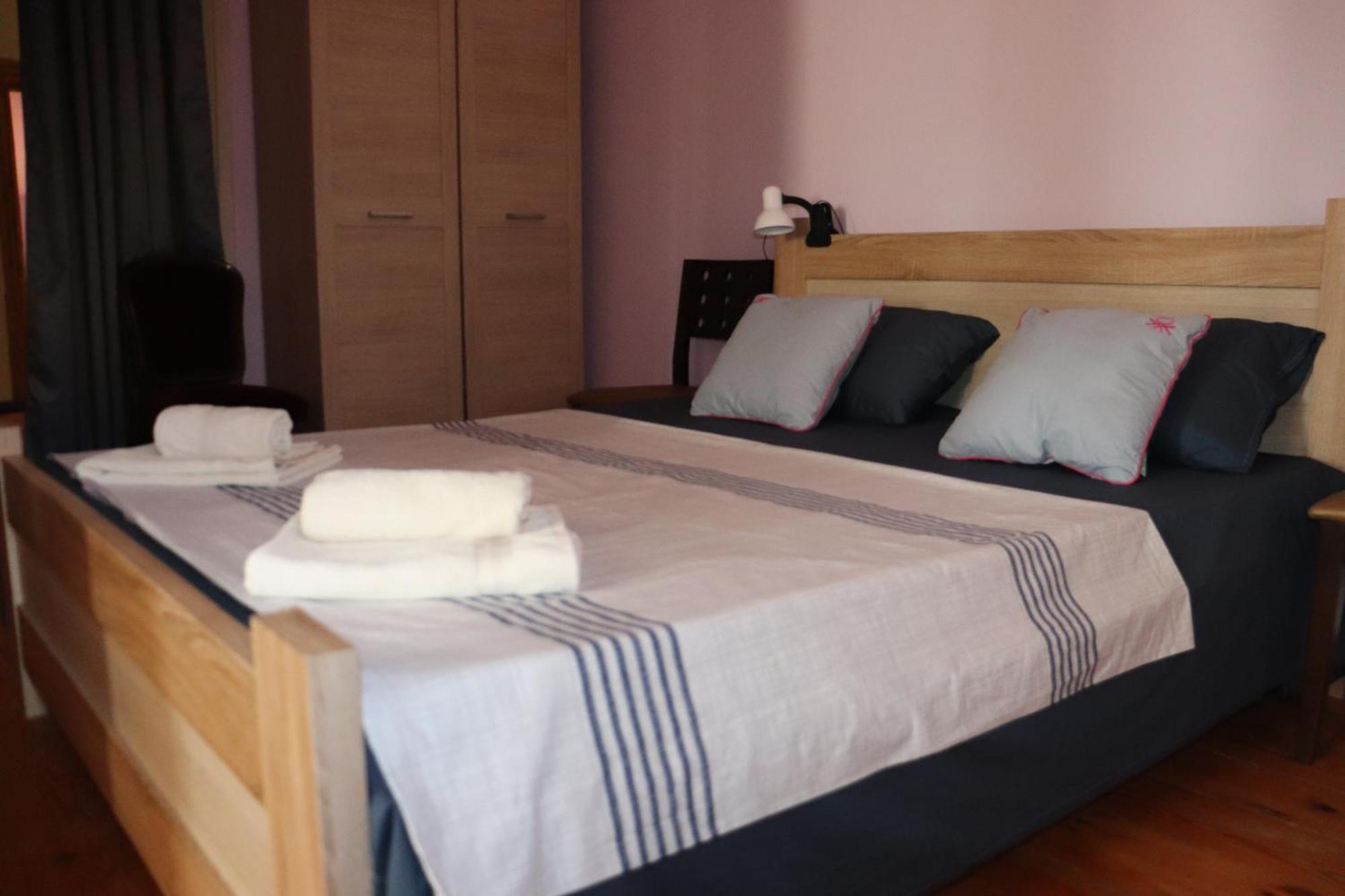 Picnic Hostel Kutaisi Exterior photo