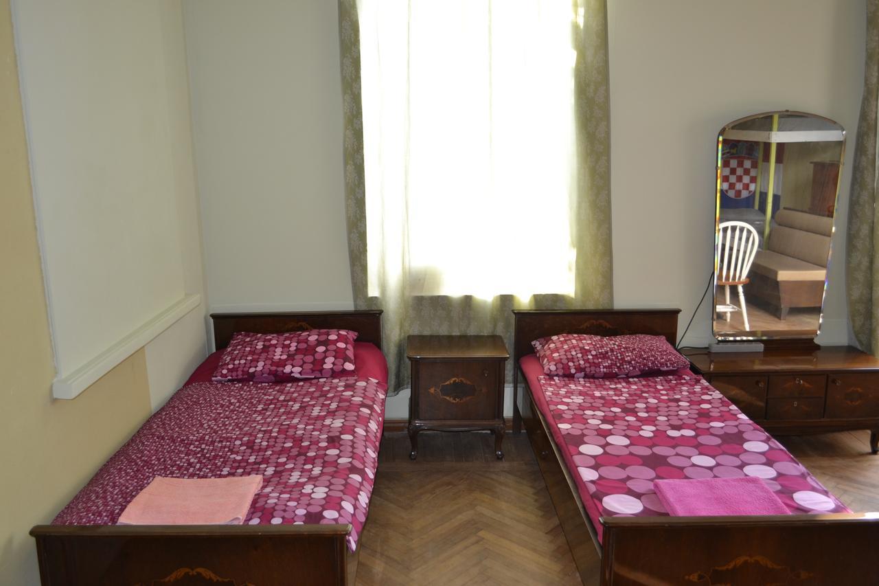 Picnic Hostel Kutaisi Exterior photo