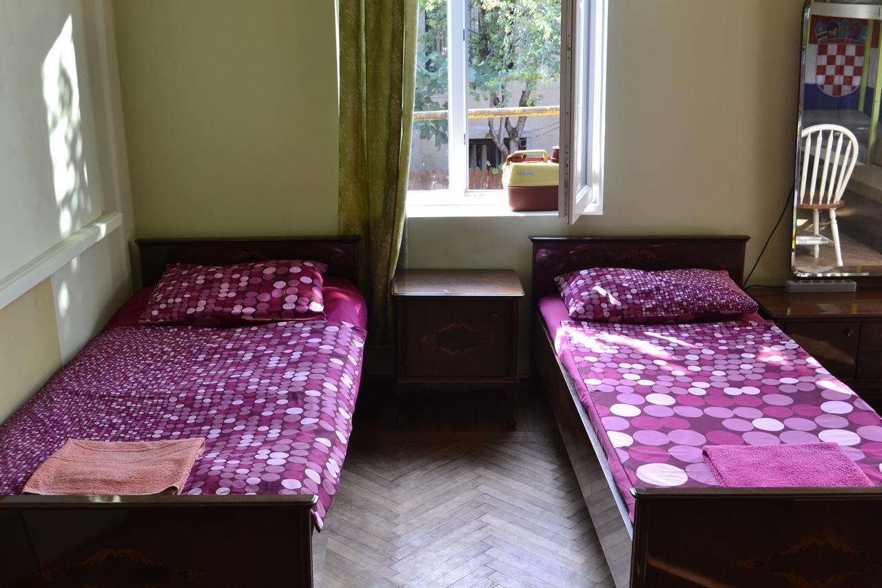 Picnic Hostel Kutaisi Exterior photo